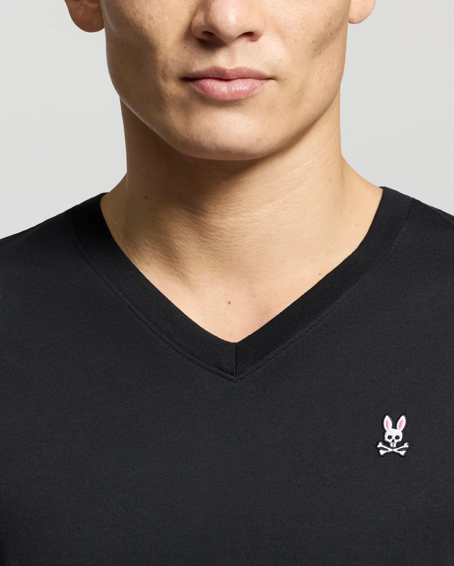 MENS CLASSIC V NECK TEE - B6U100ARPC - Image 4